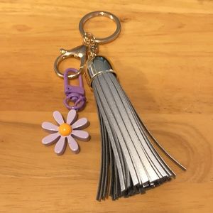 Reflective tassel keychain with daisy charm